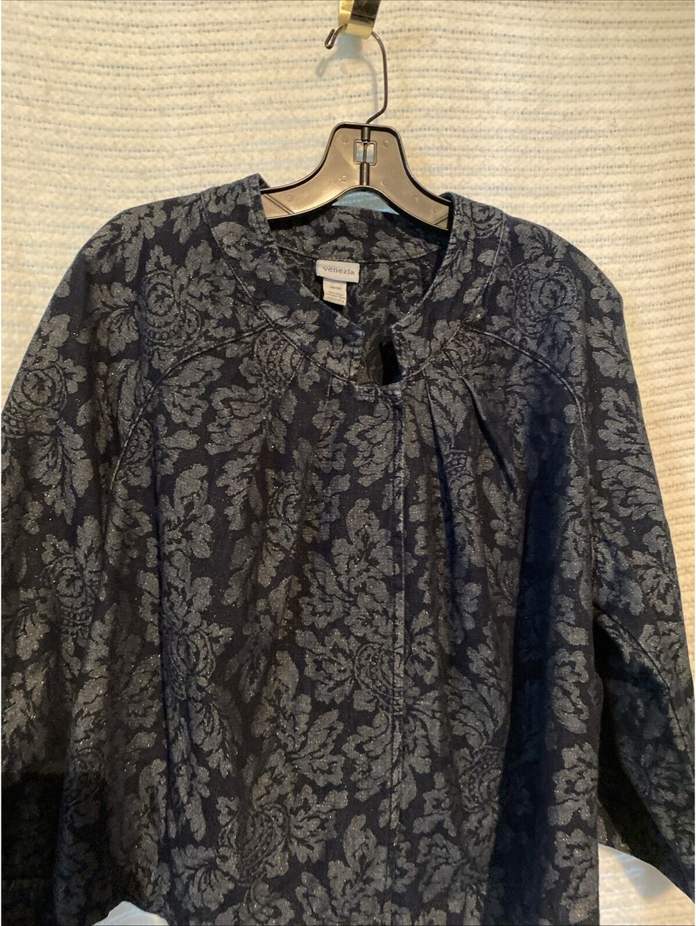 Venezia Cropped Dressy Blue and Silver Sparkle Jacket Size 18-20 Hidden Snaps